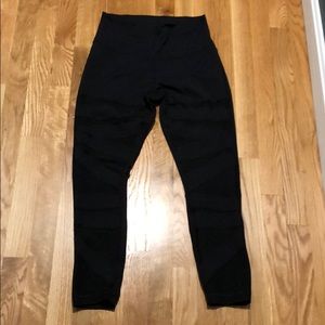 Lululemon Sz8 wunder under 7/8 pant w/ mesh detail